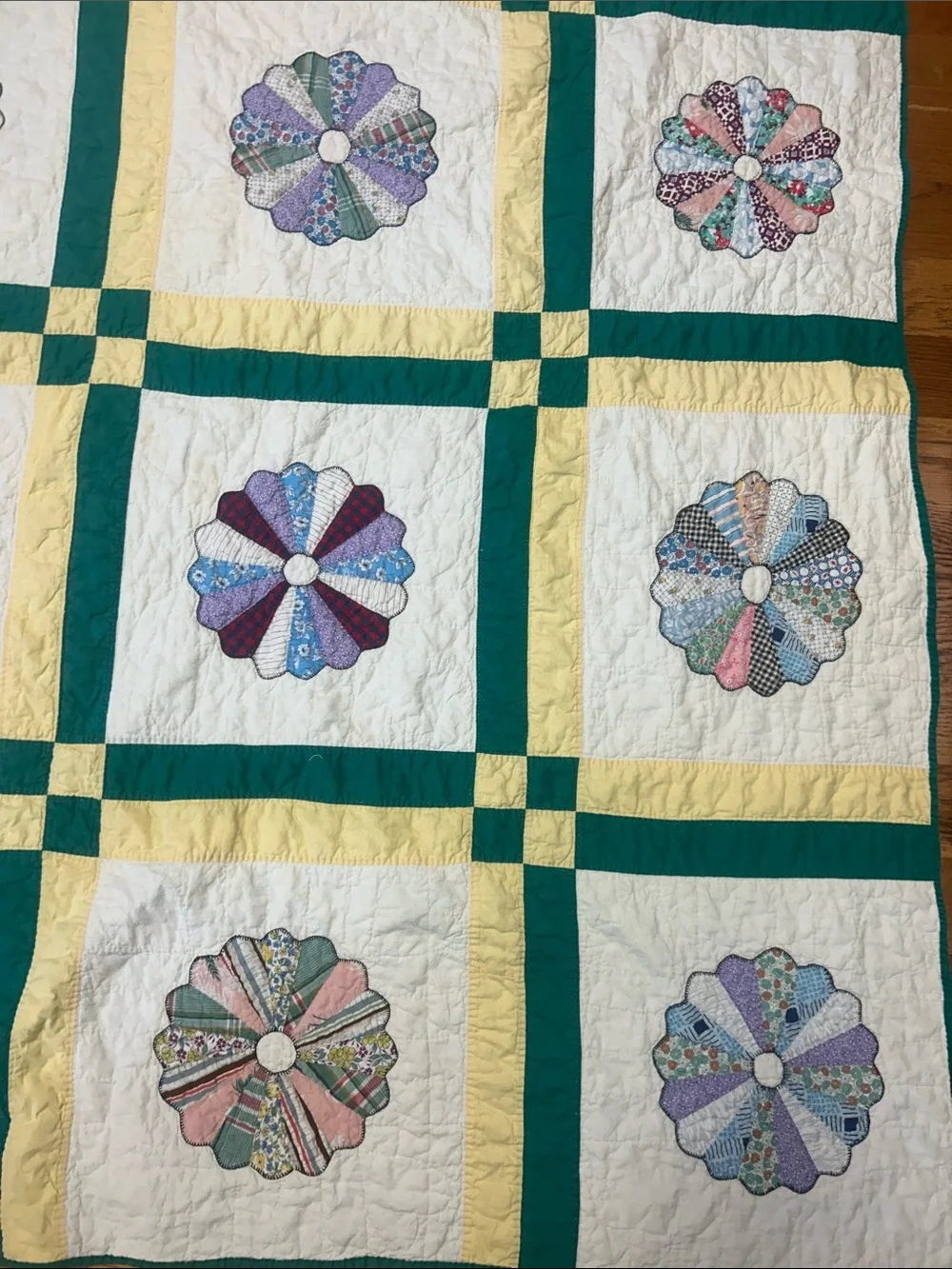 VTG Handmade Dresden Plate Quilt 63x82 Twin Hand Stitched Patchwork 1930s 1940s
